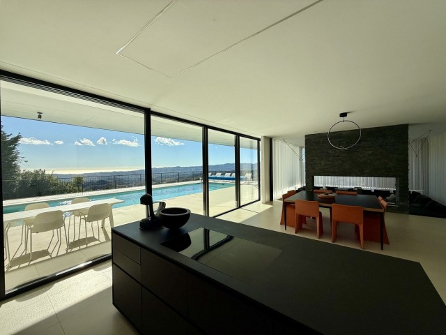 Villa con 4 Dormitorios  en Valtocado