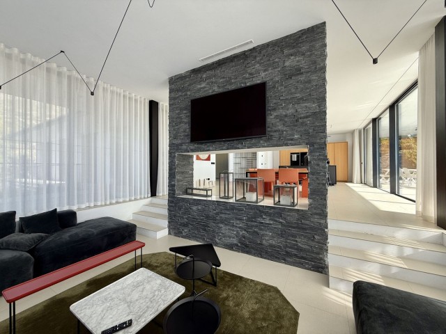 Villa con 4 Dormitorios  en Valtocado