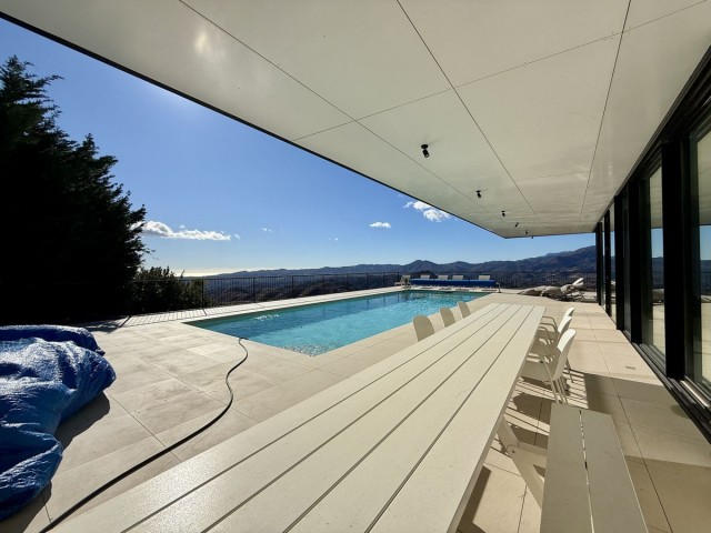 Villa con 4 Dormitorios  en Valtocado