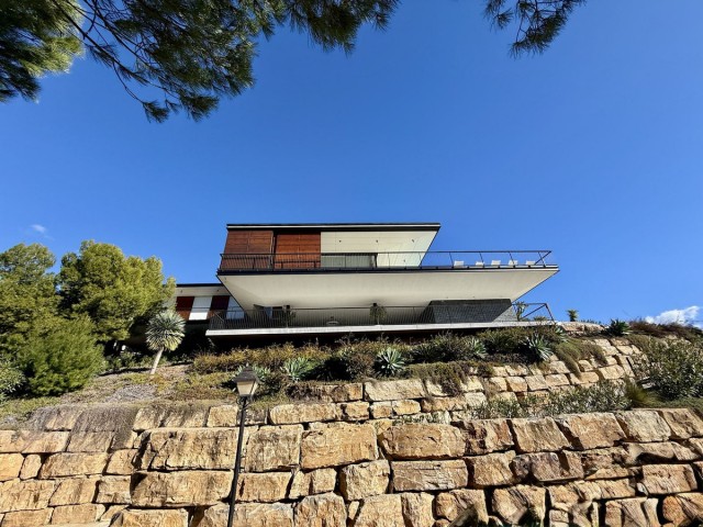 Villa con 4 Dormitorios  en Valtocado