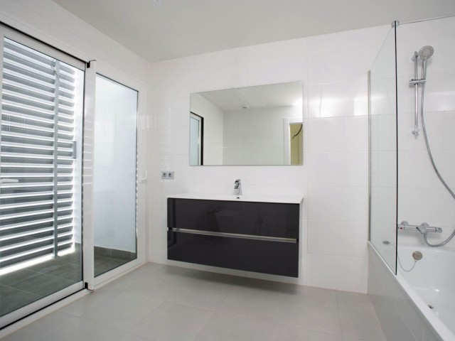 Apartment, Nueva Andalucia, R5247913