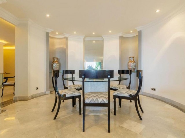 3 Bedrooms Apartment in Puerto Banús