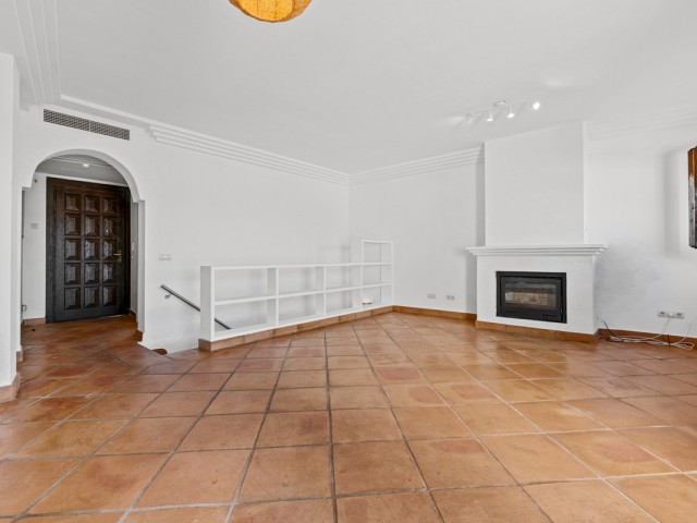 Townhouse, Casares, R5235811