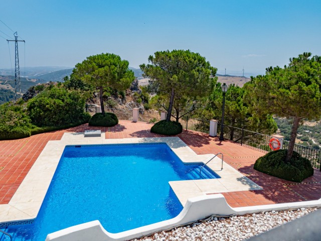 Townhouse, Casares, R5235811