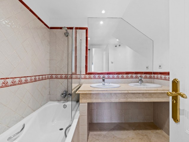 3 Bedrooms Townhouse in Casares