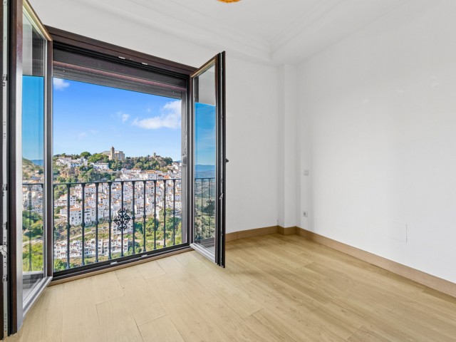 Townhouse, Casares, R5235811