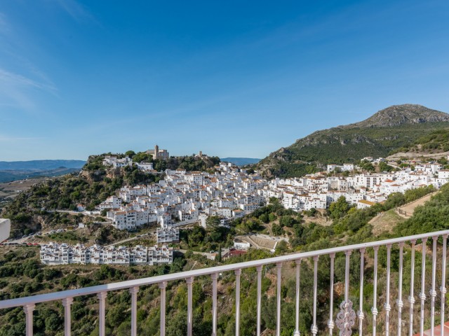 3 Bedrooms Townhouse in Casares