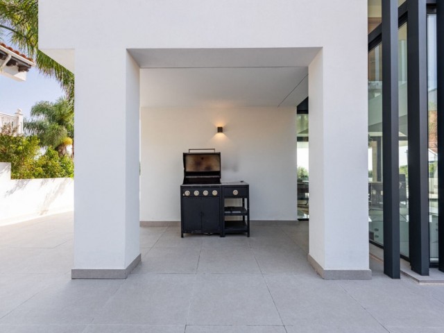 3 Bedrooms Villa in Estepona