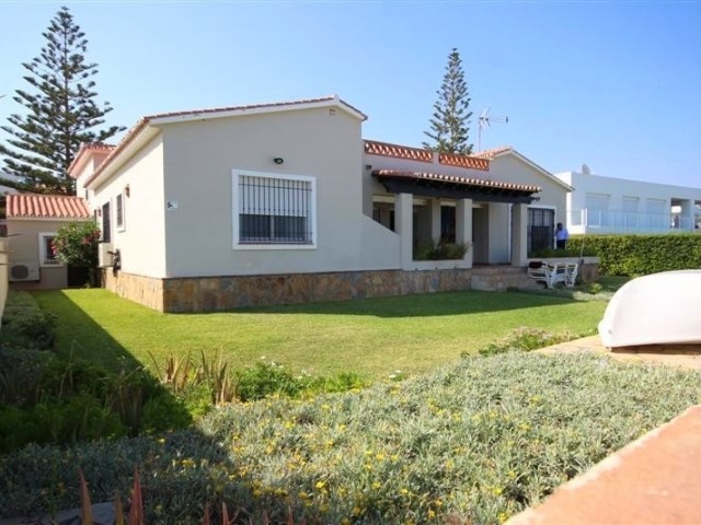 5 Bedrooms Villa in Estepona