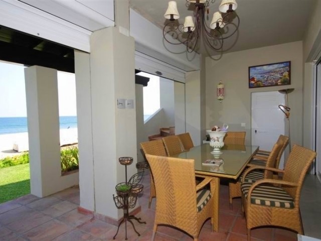 5 Bedrooms Villa in Estepona