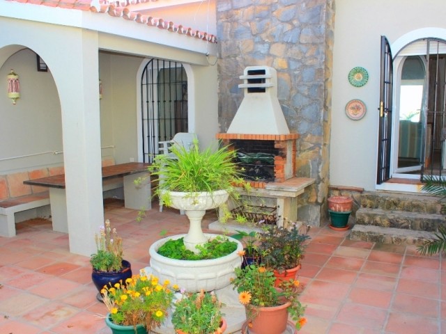 5 Bedrooms Villa in Estepona