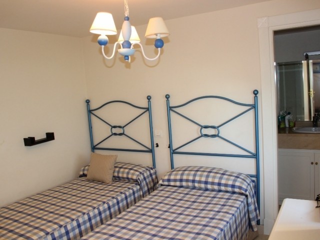 5 Bedrooms Villa in Estepona