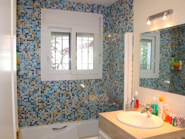 5 Bedrooms Villa in Estepona