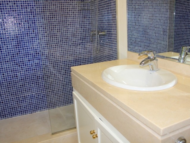 5 Bedrooms Villa in Estepona