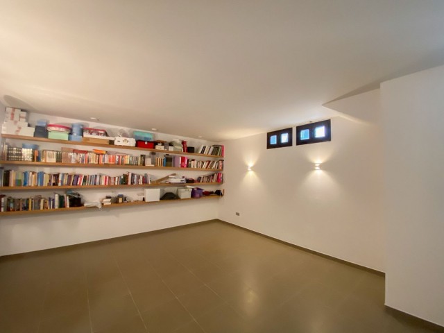 5 Bedrooms Villa in Estepona