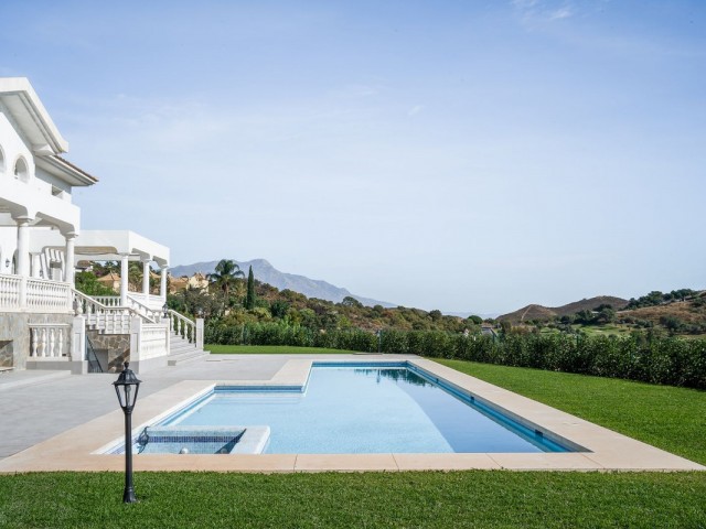 6 Bedrooms Villa in Benahavís