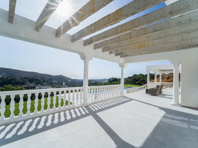 6 Bedrooms Villa in Benahavís