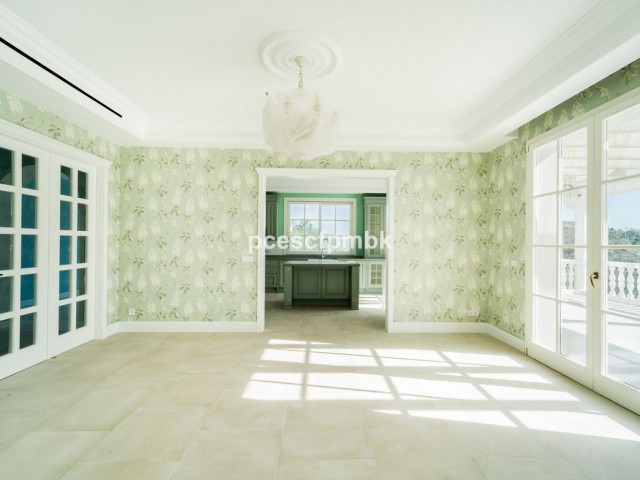 6 Bedrooms Villa in Benahavís