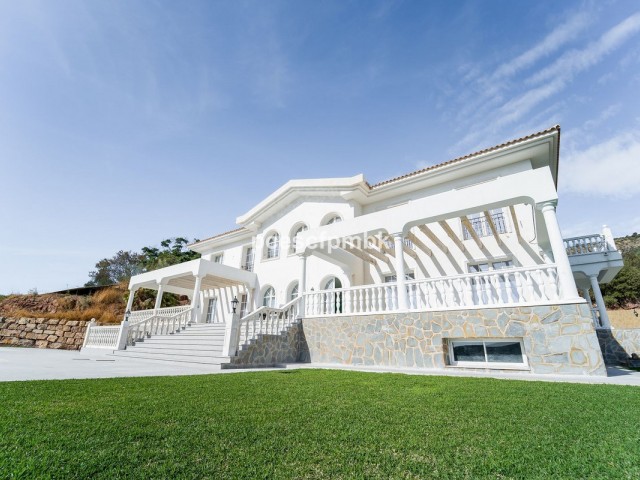 6 Bedrooms Villa in Benahavís