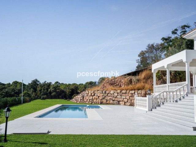 6 Bedrooms Villa in Benahavís
