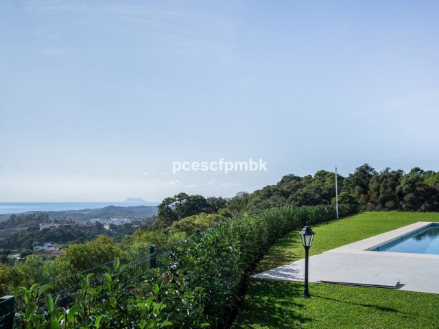 6 Bedrooms Villa in Benahavís