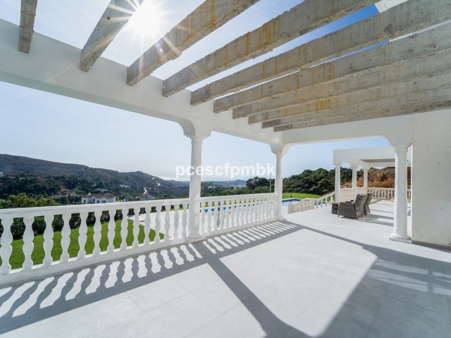 6 Bedrooms Villa in Benahavís