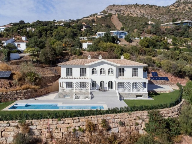 6 Bedrooms Villa in Benahavís