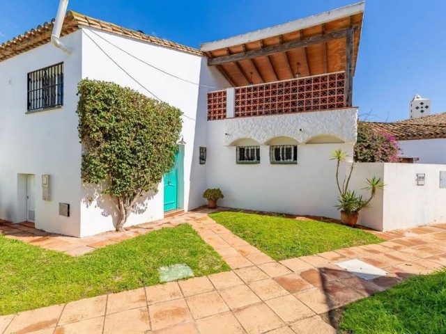 3 Bedrooms Townhouse in Estepona