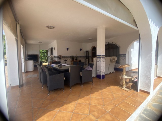 3 Makuuhuoneen Huvila Elviria