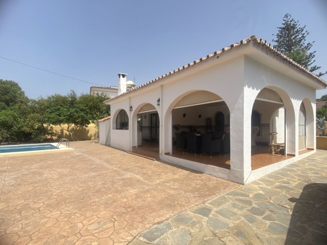 3 Makuuhuoneen Huvila Elviria