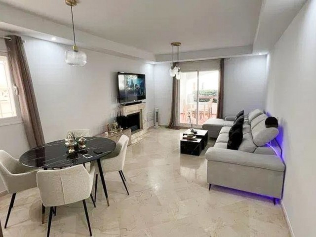 2 Bedrooms Apartment in Nueva Andalucía