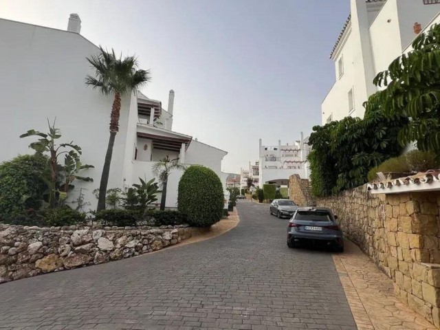 2 Bedrooms Apartment in Nueva Andalucía