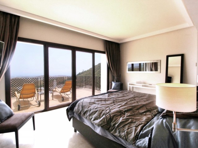 5 Bedrooms Villa in Benahavís