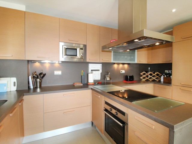 5 Bedrooms Villa in Benahavís