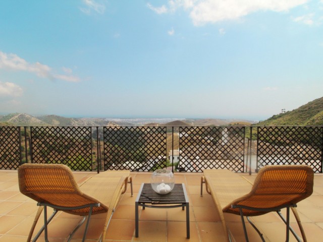 5 Bedrooms Villa in Benahavís