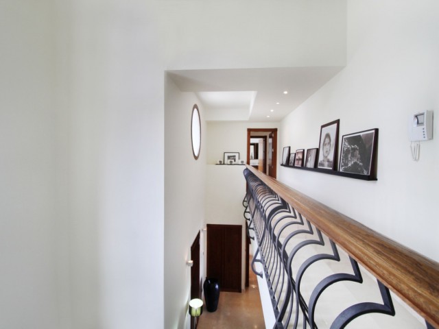 5 Bedrooms Villa in Benahavís