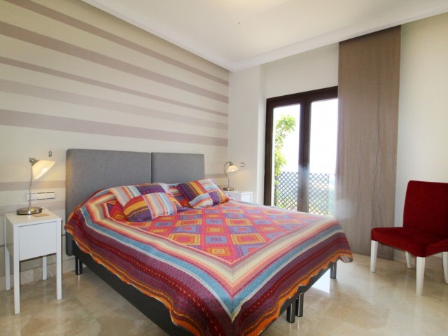 5 Bedrooms Villa in Benahavís