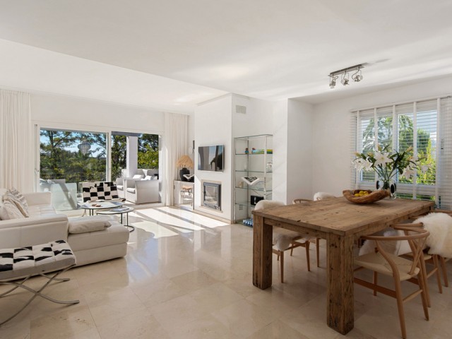 Penthouse avec 2 Chambres  à Nueva Andalucía