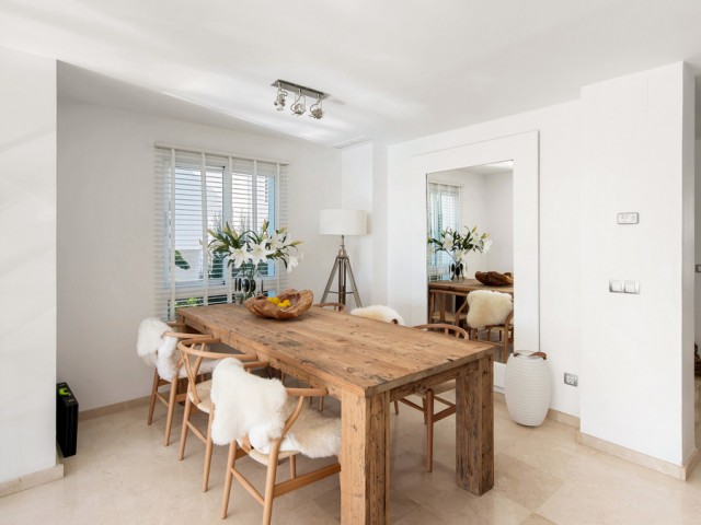 Penthouse avec 2 Chambres  à Nueva Andalucía