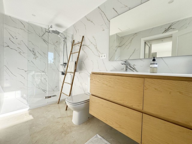 Penthouse avec 2 Chambres  à Nueva Andalucía