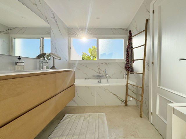 Penthouse avec 2 Chambres  à Nueva Andalucía