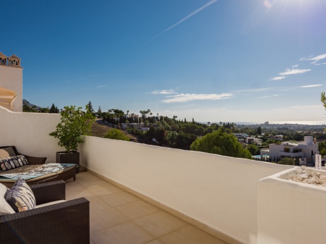 Penthouse avec 2 Chambres  à Nueva Andalucía