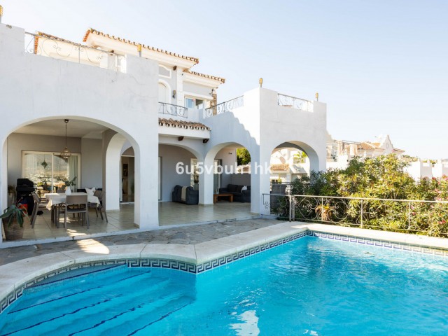 6 Makuuhuoneen Rivitalo Mijas