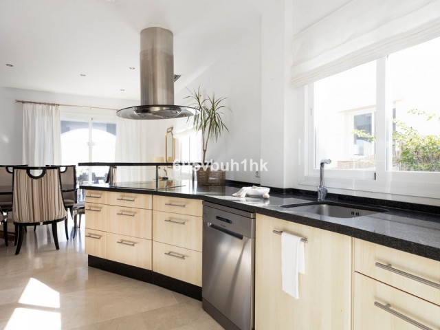 6 Makuuhuoneen Rivitalo Mijas