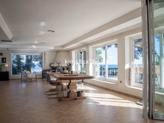 7 Bedrooms Villa in Torremolinos