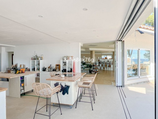 7 Bedrooms Villa in Torremolinos