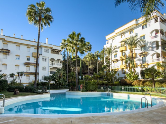 Apartamento con 2 Dormitorios  en Nagüeles