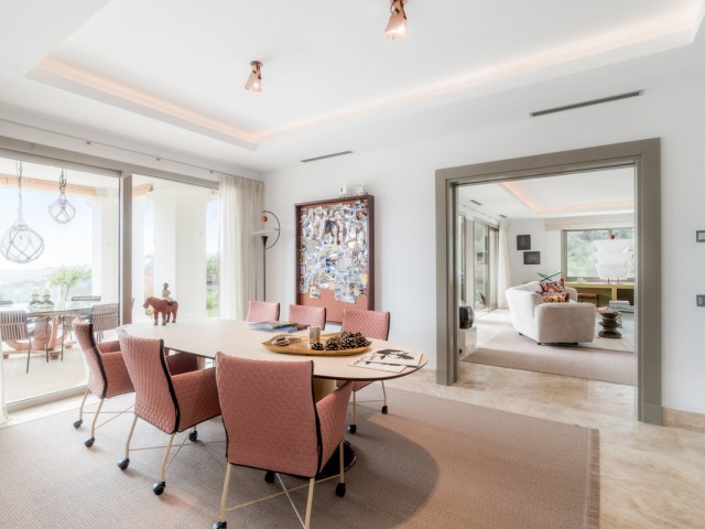 5 Bedrooms Villa in Benahavís