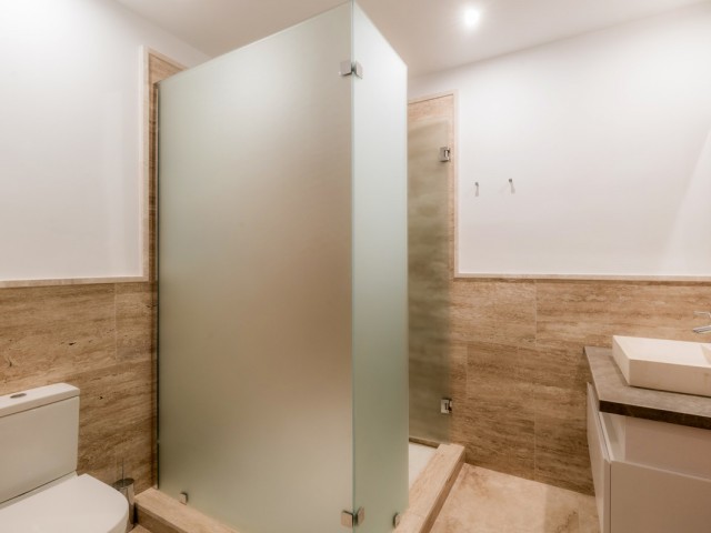 5 Bedrooms Villa in Benahavís