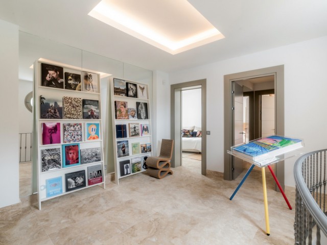 5 Bedrooms Villa in Benahavís